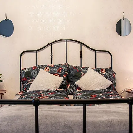 Mops Bob Lägenhet *