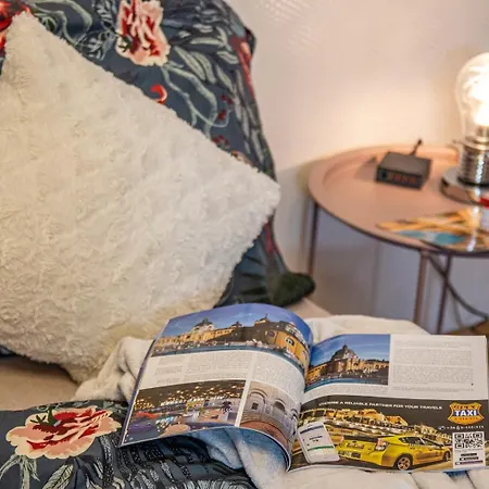 Mops Bob Lägenhet Budapest