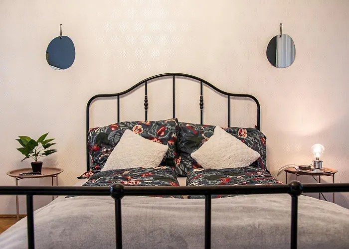 Mops Bob Apartment *